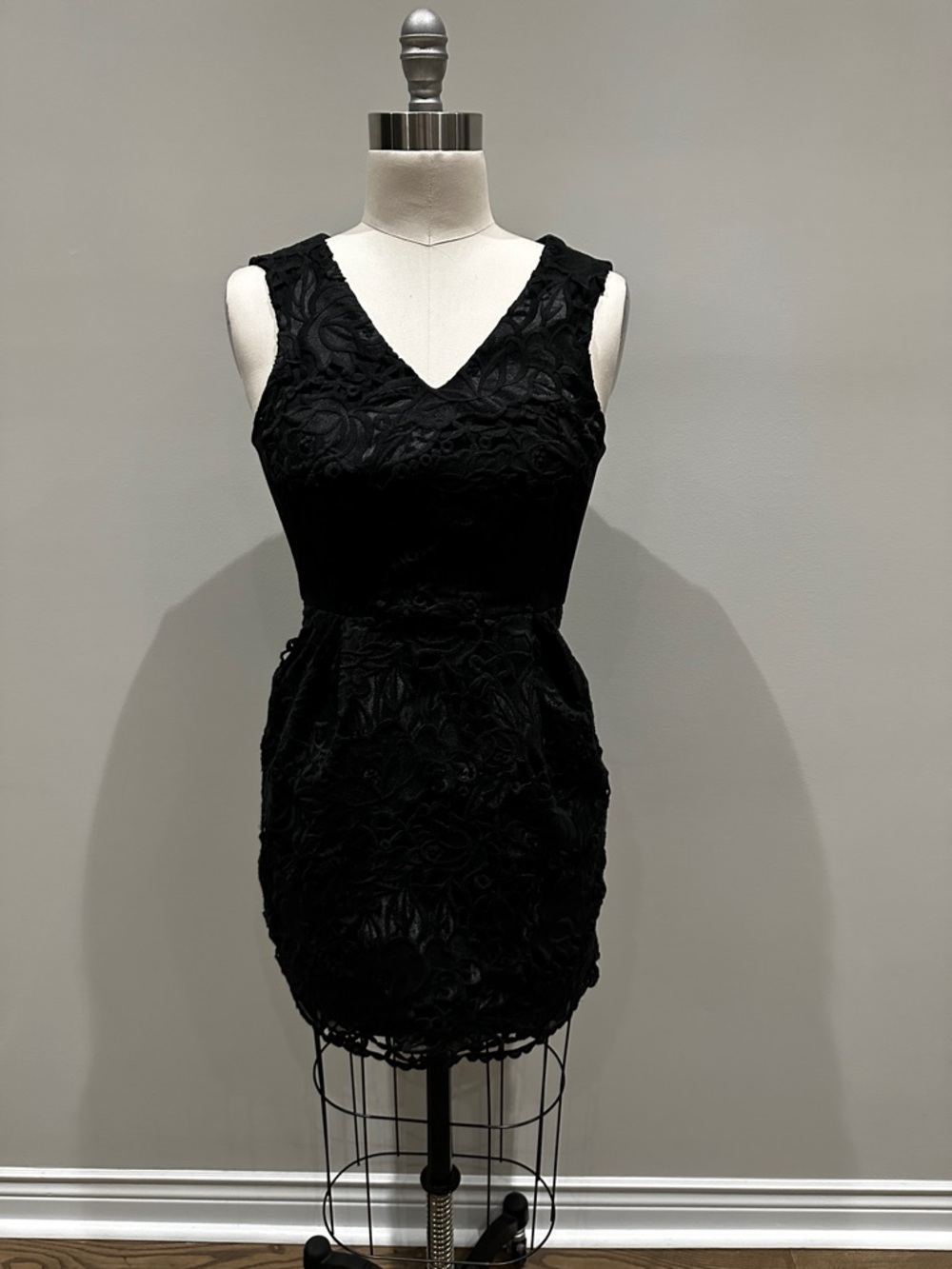 Club Monaco Black Sleeveless V-Neck Mini Dress